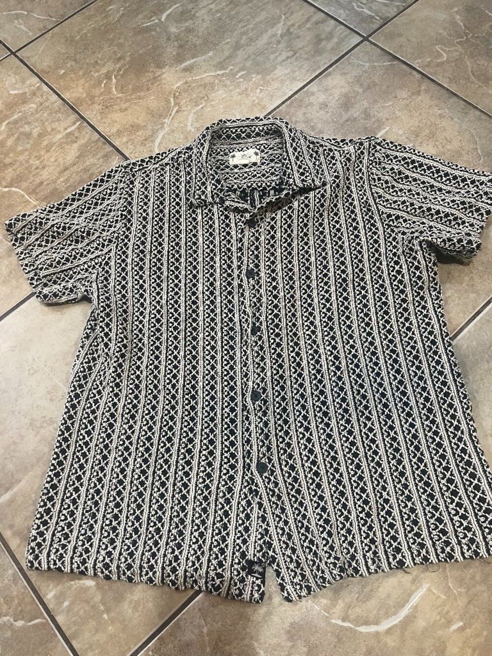 Free Planet Men’s Medium Crochet Knit Black Cream Resort Button Up Shirt